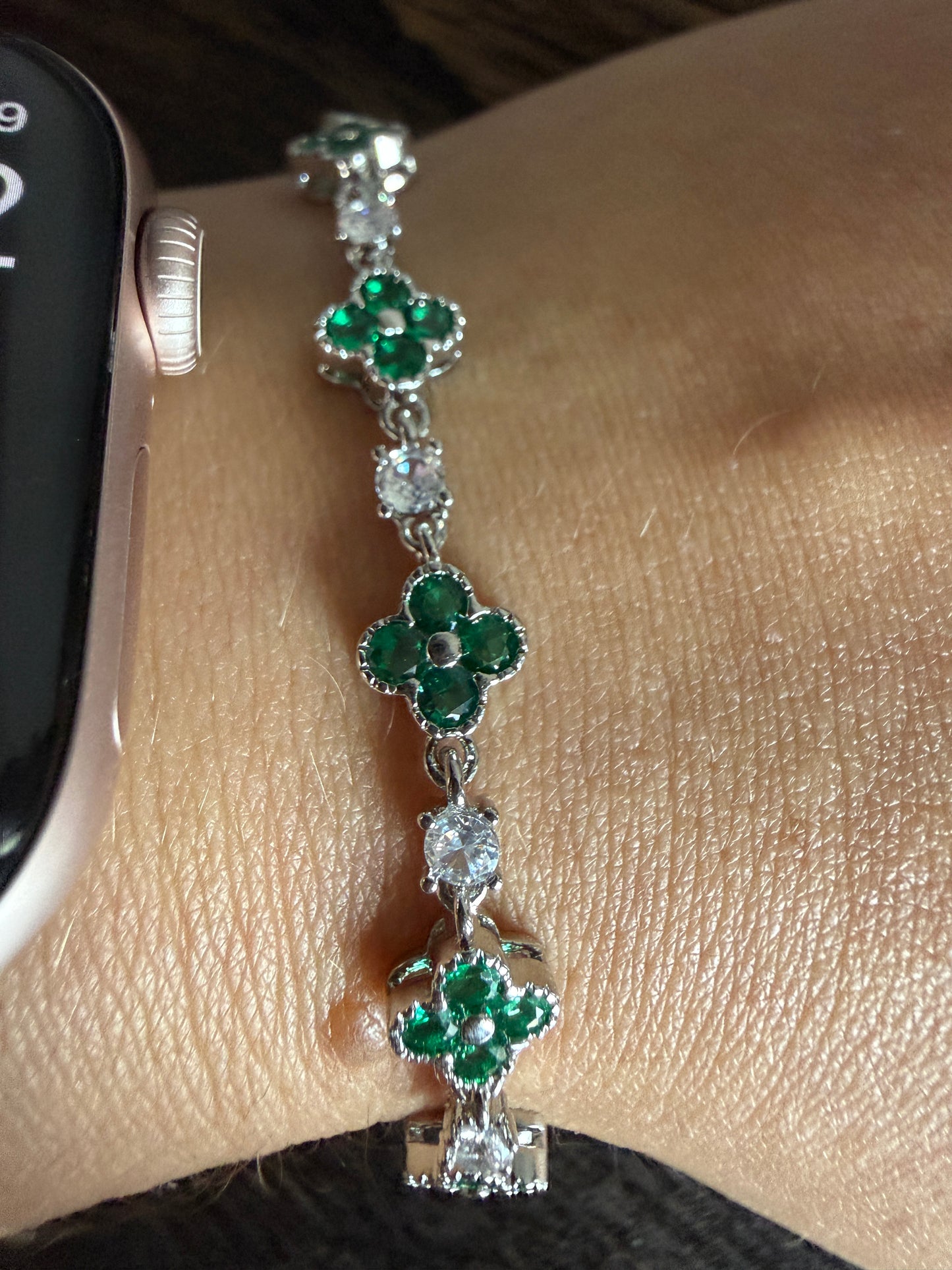 Green Clover Dainty Silver Bracelet 6.5 Inches Clasp