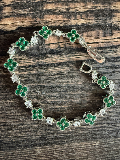Green Clover Dainty Silver Bracelet 6.5 Inches Clasp