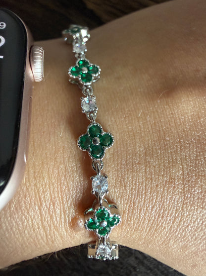 Green Clover Dainty Silver Bracelet 6.5 Inches Clasp