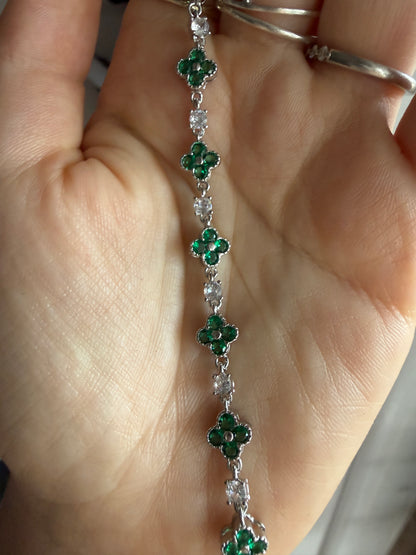 Green Clover Dainty Silver Bracelet 6.5 Inches Clasp