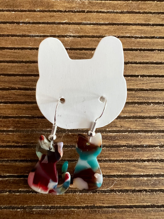 Cat-shaped drop earrings in mystery color