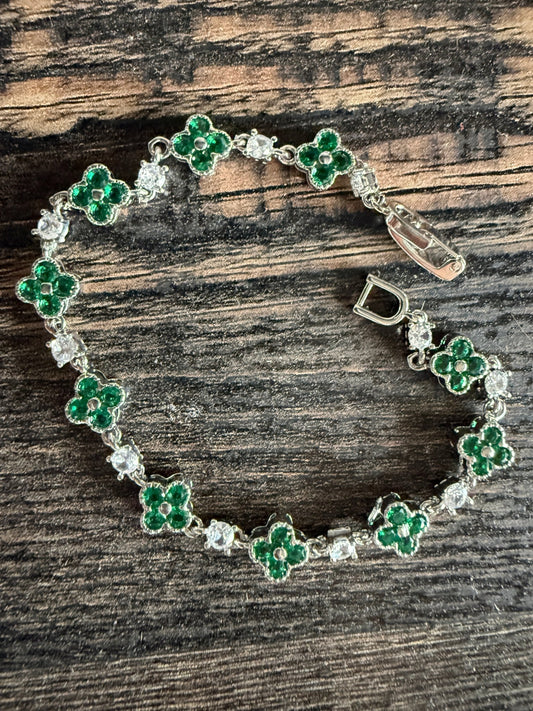 Green Clover Dainty Silver Bracelet 6.5 Inches Clasp - Canvas & Charms
