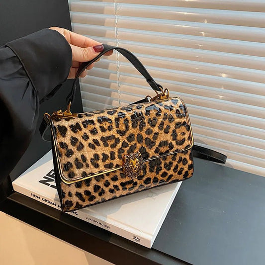Women's Pu Leather Lion Solid Color Leopard Vintage Style Classic Style Square Magnetic Buckle Handbag Crossbody Bag - Canvas & Charms