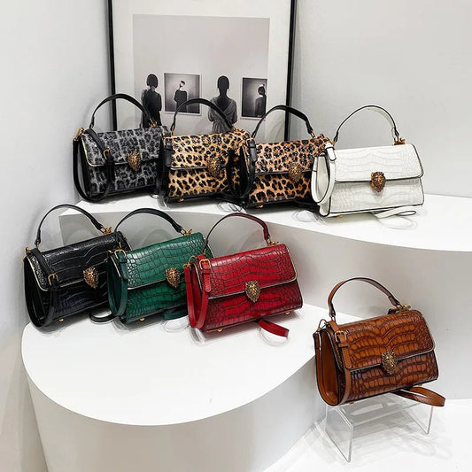 Women's Pu Leather Lion Solid Color Leopard Vintage Style Classic Style Square Magnetic Buckle Handbag Crossbody Bag - Canvas & Charms